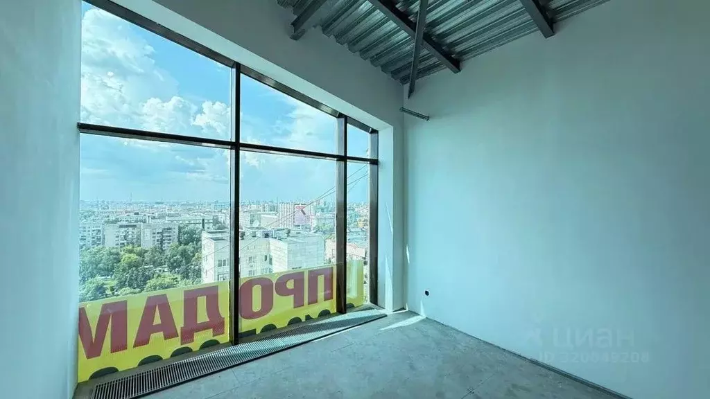 2-к кв. Тюменская область, Тюмень ул. Республики, 86к2 (62.5 м) - Фото 0