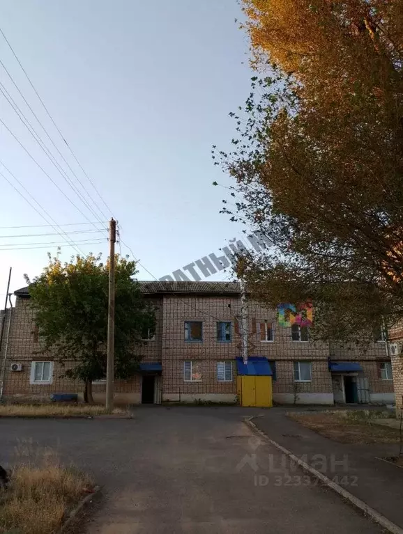 3-к кв. Калмыкия, пос. Ики-Бурул ул. Октябрьская (59.6 м) - Фото 1