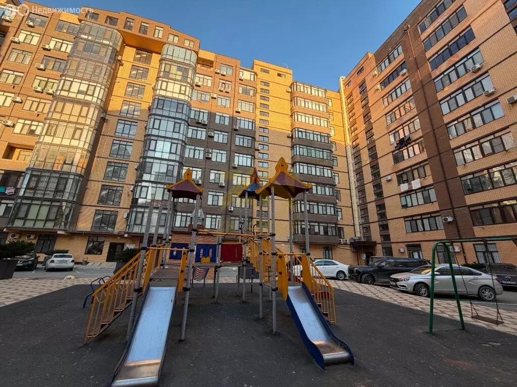 3-комнатная квартира: Каспийск, улица М. Халилова, 48 (109 м) - Фото 1