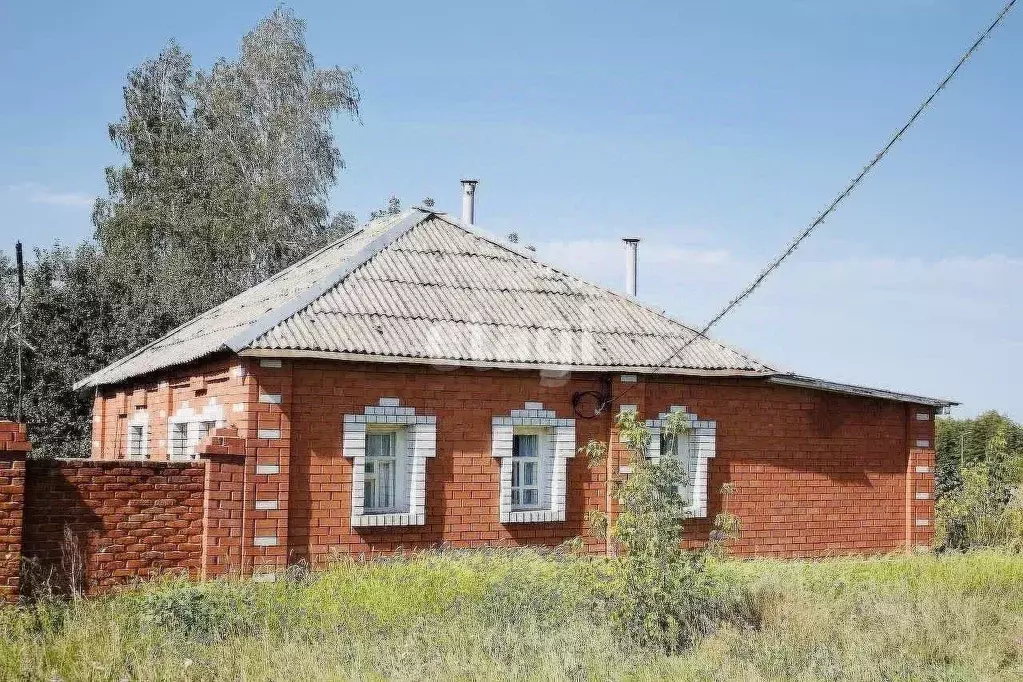 Дом в Белгородская область, Старооскольский городской округ, с. ... - Фото 0