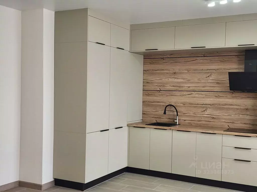 3-к кв. Калининградская область, Калининград ул. Кипарисовая (87.0 м) - Фото 0