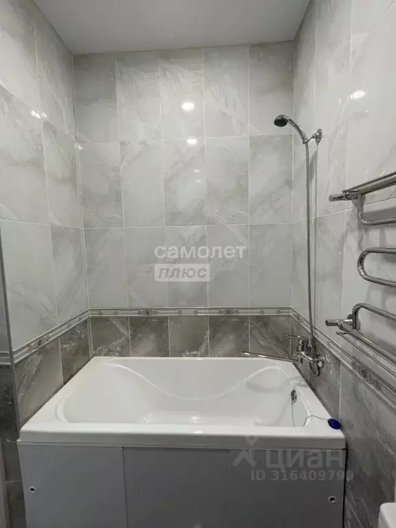 2-к кв. Кабардино-Балкария, Нальчик ул. Солнечная, 10к5 (68.0 м) - Фото 1