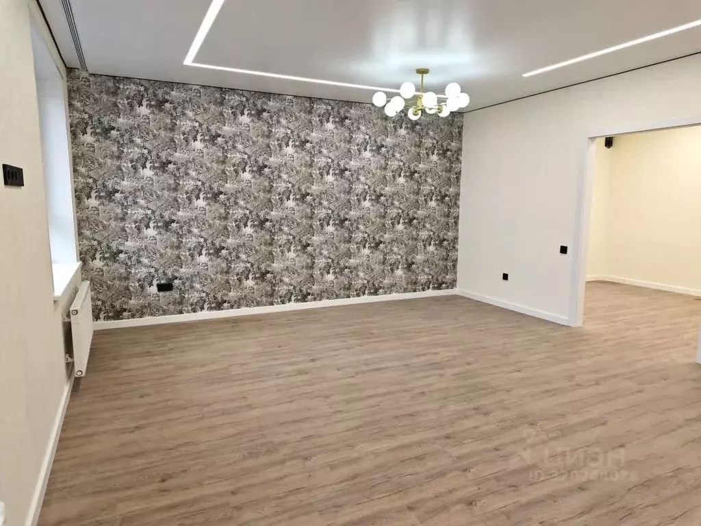 2-к кв. Тюменская область, Тюмень ул. Республики, 204к3 (93.4 м) - Фото 0