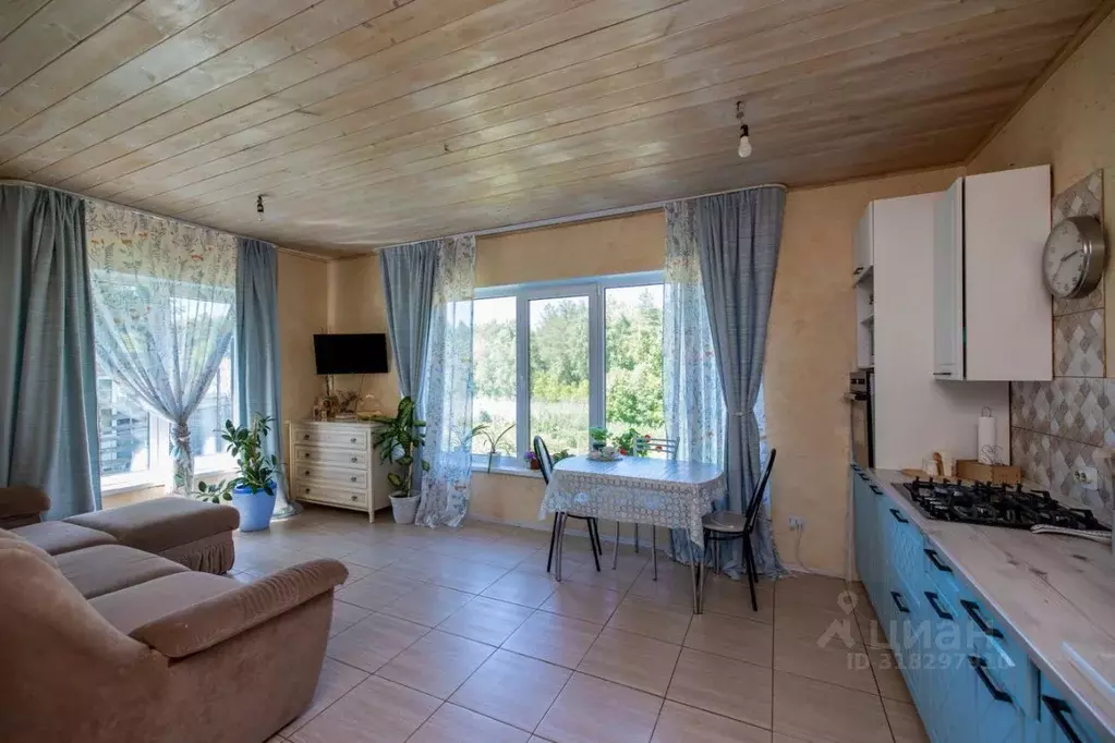 Дом в Оренбургская область, Оренбургский район, Чкаловский сельсовет, ... - Фото 1