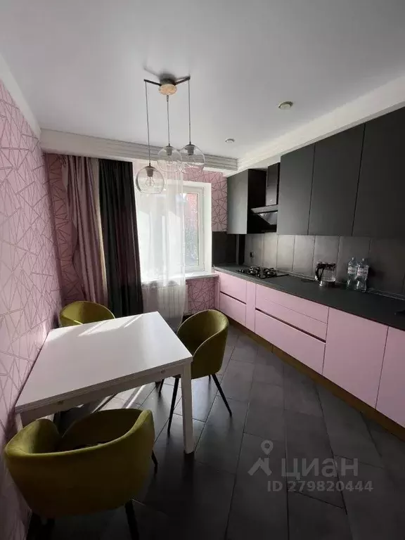 3-к кв. Оренбургская область, Оренбург Комсомольская ул., 126 (80.0 м) - Фото 1