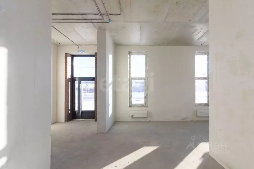 Помещение свободного назначения в Тюменская область, Тюмень Дамбовская ... - Фото 1