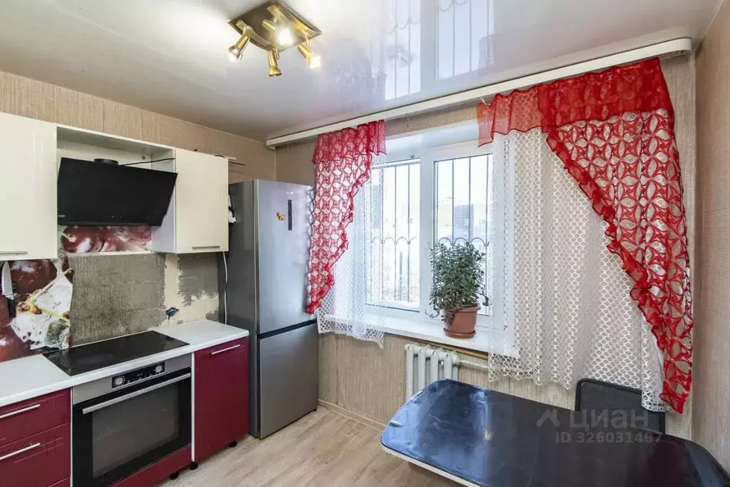 2-к кв. Тюменская область, Тюмень ул. 50 лет Октября, 82 (50.8 м) - Фото 1