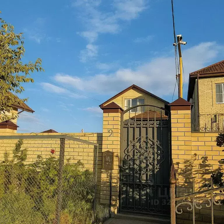 Дом в Астраханская область, Астрахань ул. 2-я Апрельская, 9 (100 м) - Фото 2