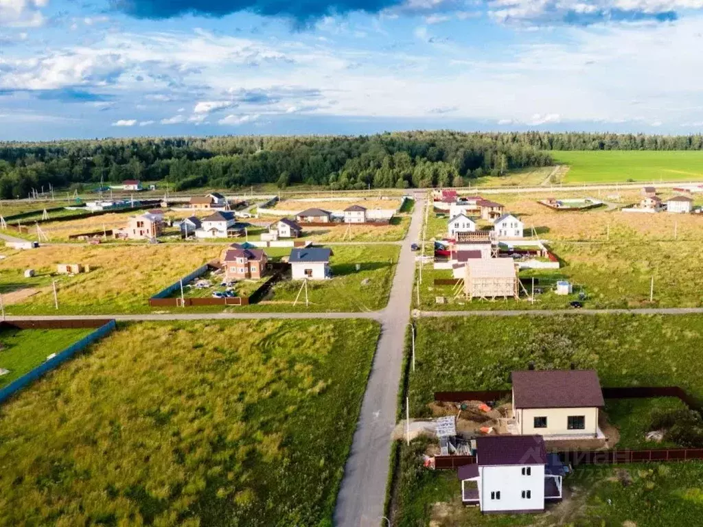 Участок в Московская область, Серпухов городской округ, д. Воздвиженка ... - Фото 1