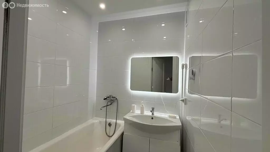 4-комнатная квартира: Якутск, улица Чиряева, 6 (71 м) - Фото 1