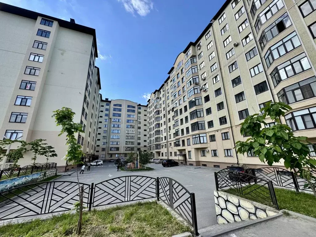 3-к кв. Кабардино-Балкария, Нальчик ул. Шарданова, 48 (100.0 м) - Фото 0