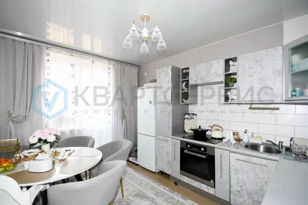 2-к кв. Омская область, Омск Мельничная ул., 87к1 (75.4 м) - Фото 0