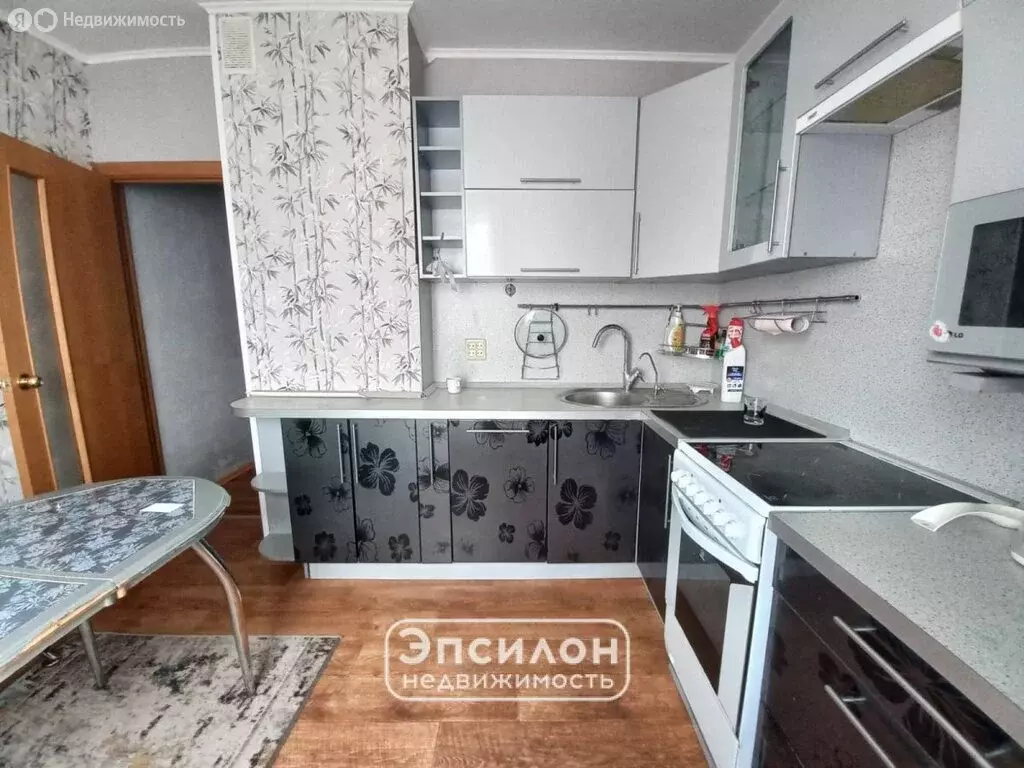 3-комнатная квартира: Курск, проспект Вячеслава Клыкова, 22 (84.83 м) - Фото 0