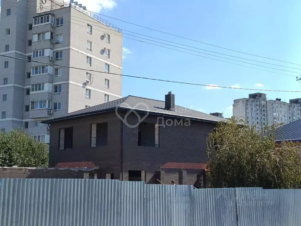 Дом в Волгоградская область, Волгоград Петровская ул. (200 м) - Фото 1