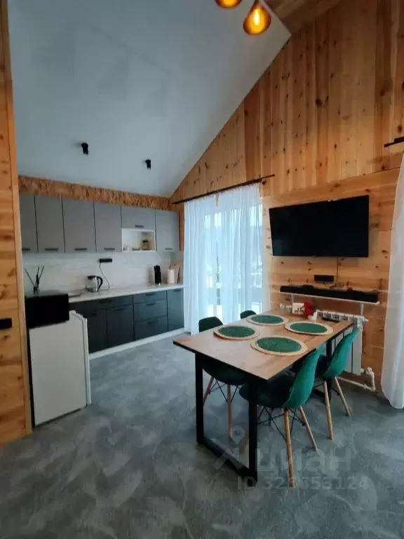 Дом в Пермский край, Губахинский муниципальный округ, Усьва рп ул. ... - Фото 1