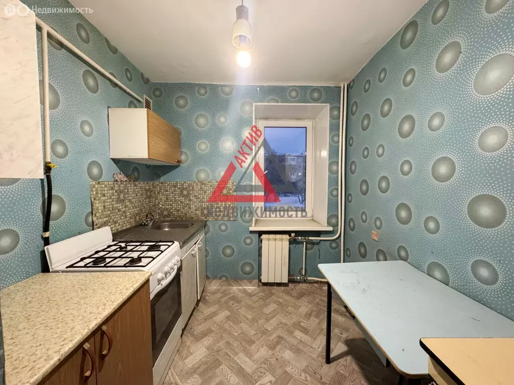 2-комнатная квартира: Каменск-Уральский, улица Белинского, 27 (50 м) - Фото 1