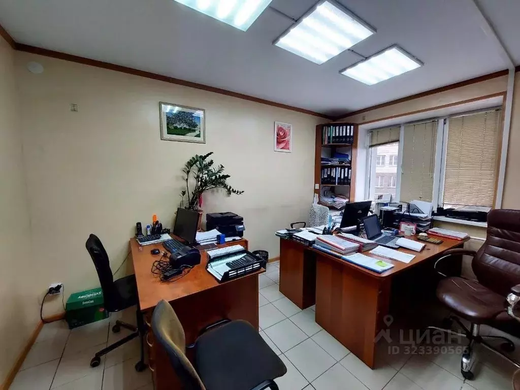 Помещение свободного назначения в Удмуртия, Ижевск Школьная ул., 8 (42 ... - Фото 1