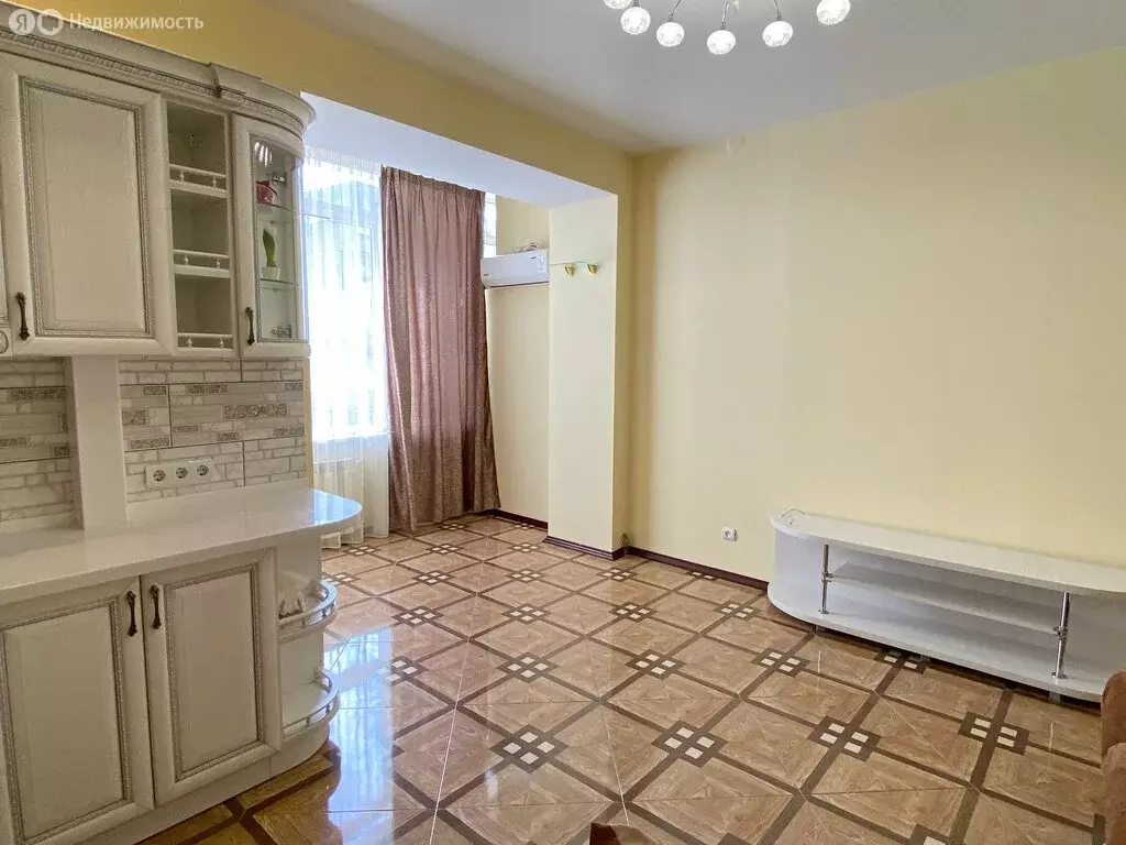 1-комнатная квартира: Нижний Новгород, улица Коминтерна, 137 (71 м) - Фото 1