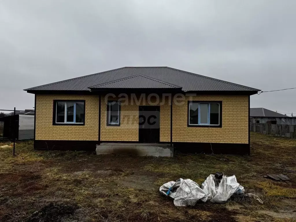 Дом в Оренбургская область, с. Ташла ул. Весенняя, 8 (105 м) - Фото 1