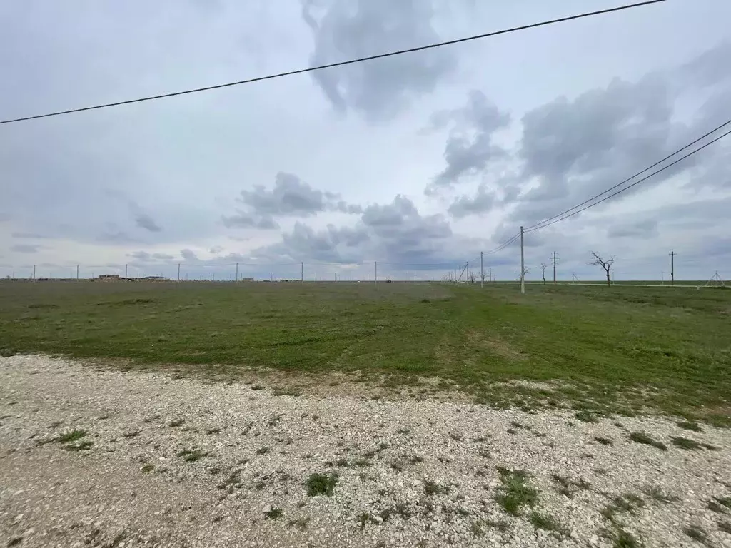 Участок в Крым, Сакский район, Штормовское с/пос, с. Крыловка ул. ... - Фото 1