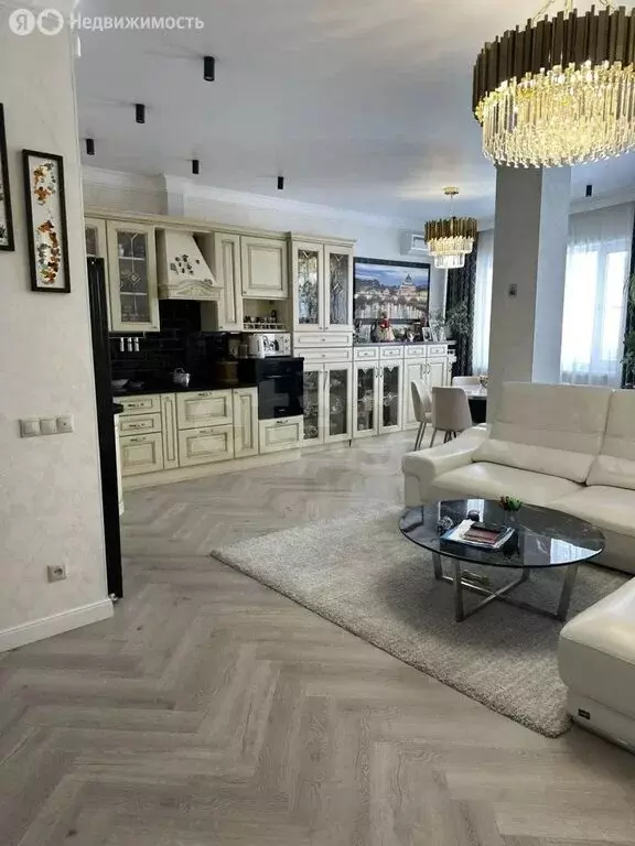 3-комнатная квартира: Якутск, Губинский округ, улица Ларионова, 8 ... - Фото 2