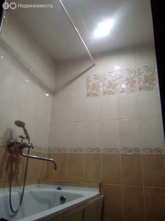 3-комнатная квартира: Альметьевск, улица Толстого, 6 (67 м) - Фото 1