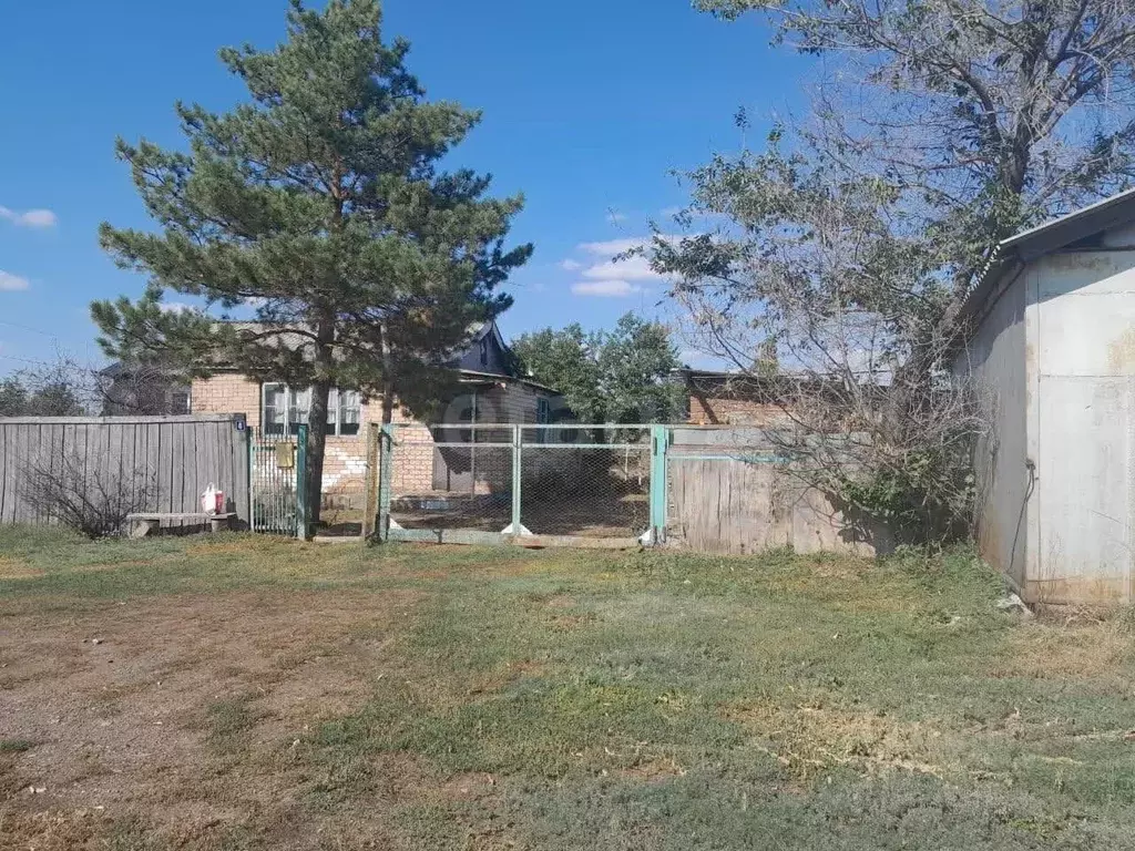 Дом в Оренбургская область, Саракташский район, Черноотрожский ... - Фото 1