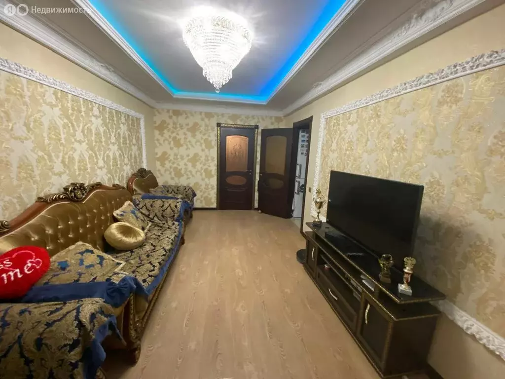 3-комнатная квартира: Махачкала, улица Мирзабекова, 169 (56 м) - Фото 0