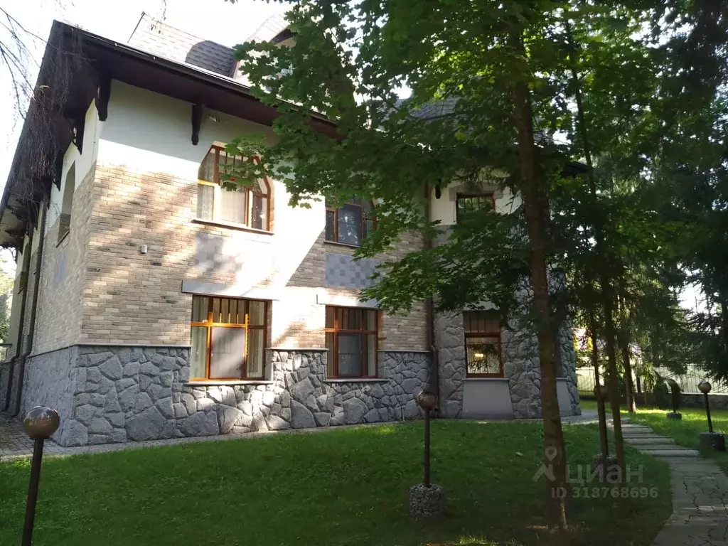 Коттедж в Санкт-Петербург пос. Репино, Курортная ул. (500 м) - Фото 1
