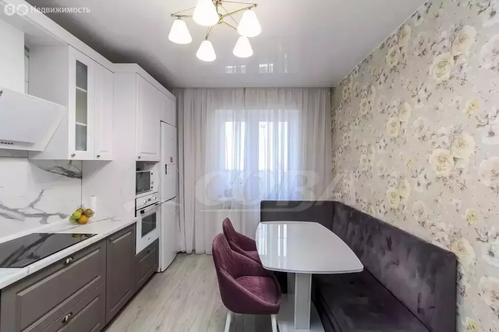 1-комнатная квартира: Тюмень, улица Мельникайте, 2к5 (41.8 м) - Фото 0