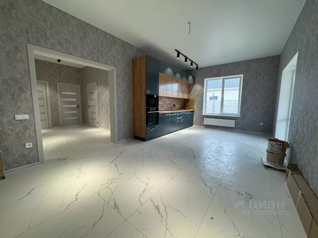 Дом в Крым, Симферопольский район, Добровское с/пос, с. Пионерское ул. ... - Фото 1