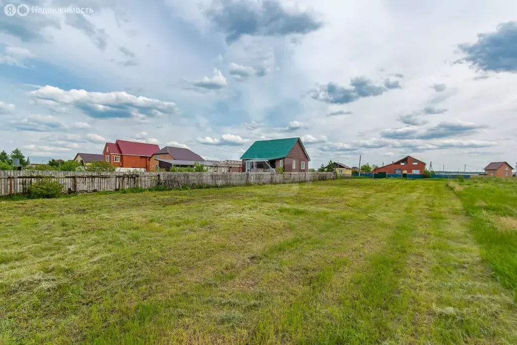 Участок в село Надеждино, Центральная улица (15 м) - Фото 1