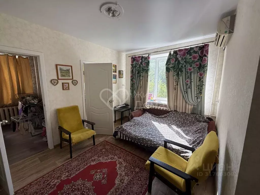 3-к кв. Волгоградская область, Волгоград ул. Таращанцев, 6 (41.9 м) - Фото 0