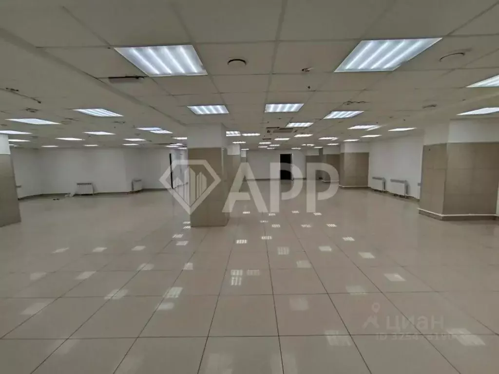 Помещение свободного назначения в Татарстан, Набережные Челны просп. ... - Фото 1