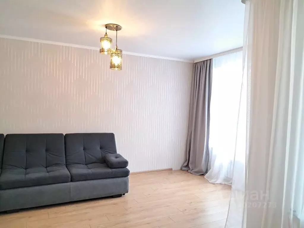 2-к кв. Хакасия, Абакан ул. Генерала Тихонова, 8/2 (60.6 м) - Фото 1