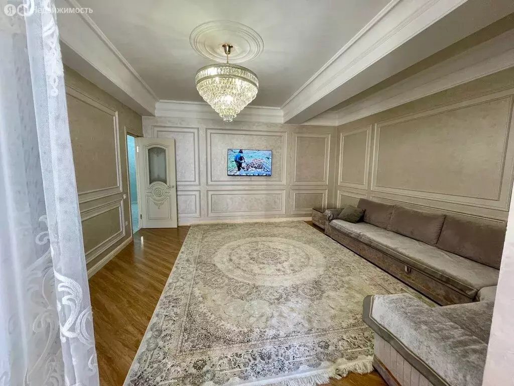 2-комнатная квартира: Махачкала, улица Каримова, 15 (86 м) - Фото 0