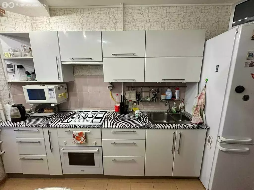 3-комнатная квартира: Волгоград, улица Землячки, 26 (63.9 м) - Фото 0