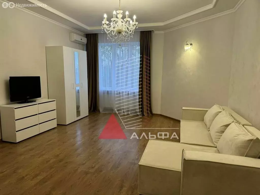 2-комнатная квартира: Евпатория, проспект Ленина, 49 (102 м) - Фото 2