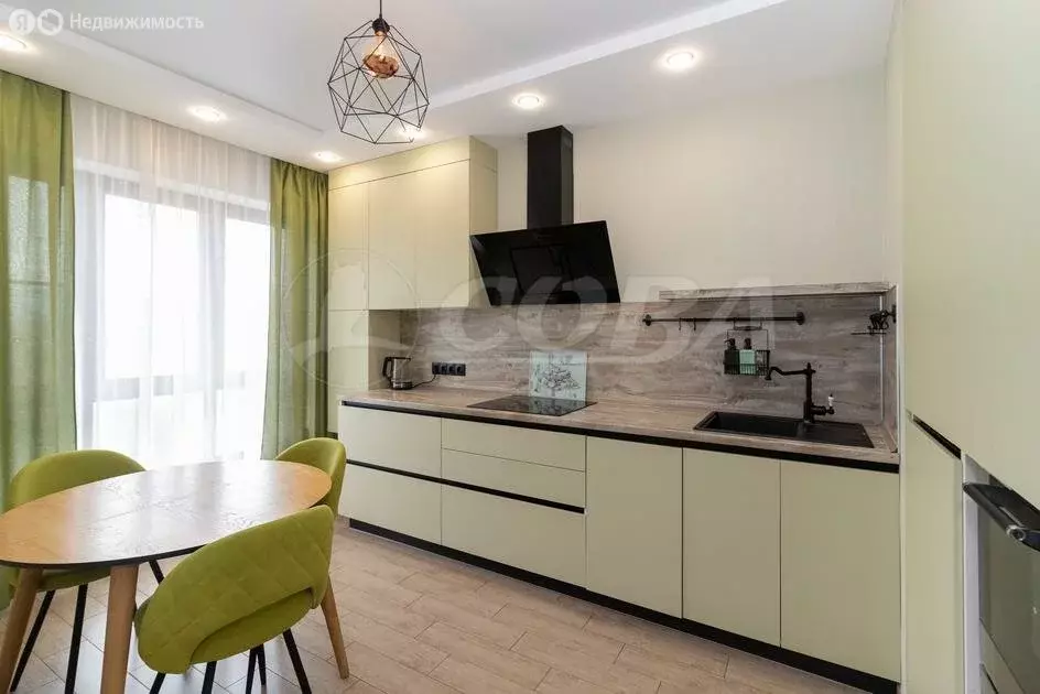 2-комнатная квартира: Тюмень, улица Максима Горького, 68 (68.2 м) - Фото 2