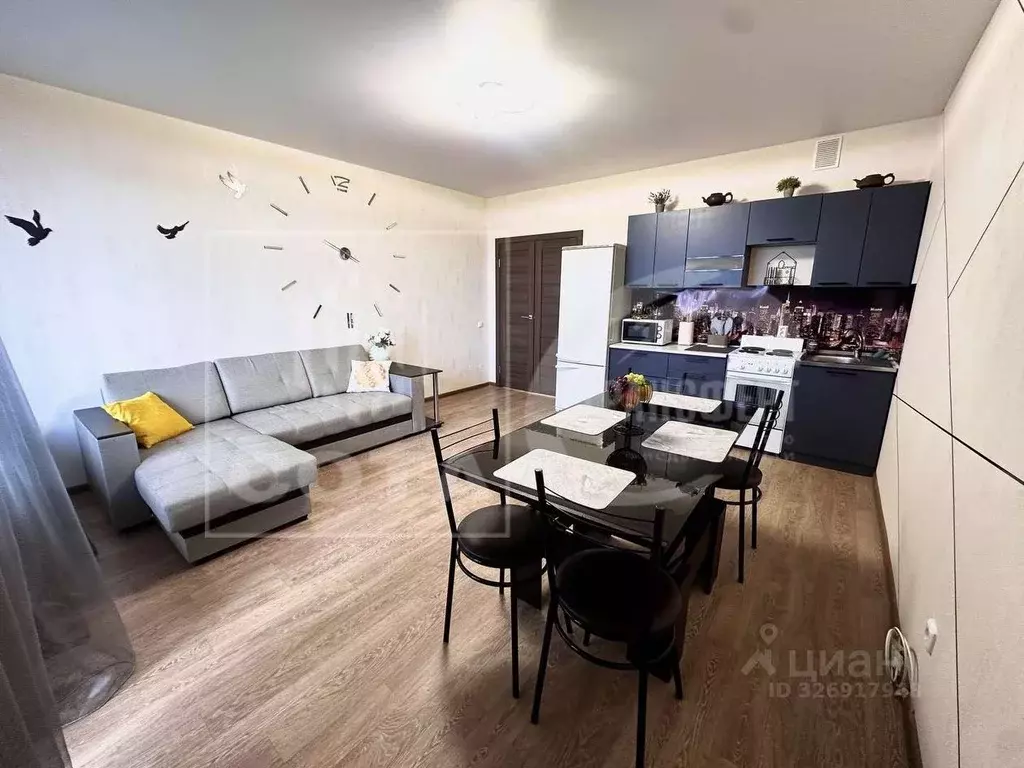 3-к кв. Воронежская область, Воронеж Багряная ул., 17 (80.0 м) - Фото 1