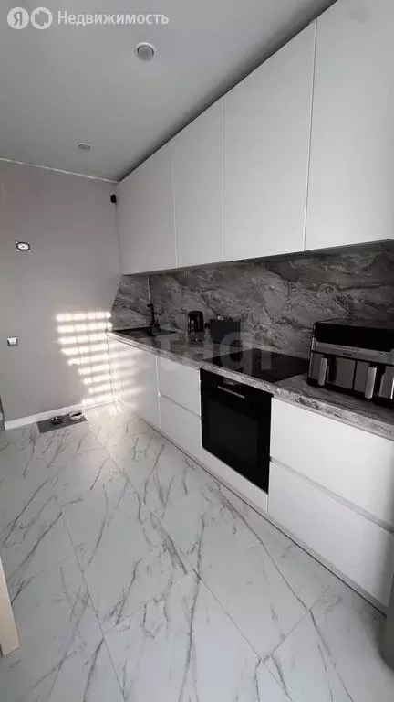 3-комнатная квартира: Альметьевск, микрорайон Алсу, улица Рината ... - Фото 2