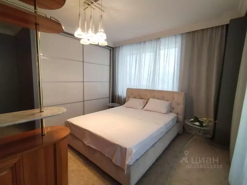 3-к кв. Красноярский край, Красноярск ул. Молокова, 1к1 (85.0 м) - Фото 0