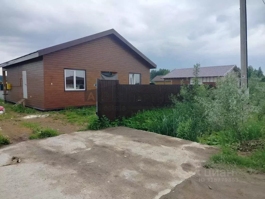 Дом в Новгородская область, Новгородский район, Савинское с/пос, д. ... - Фото 1