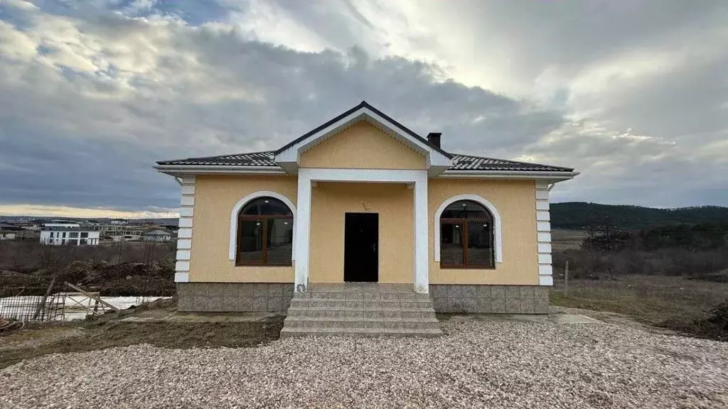 Дом в Крым, Симферопольский район, Трудовское с/пос, с. Строгоновка  ... - Фото 1