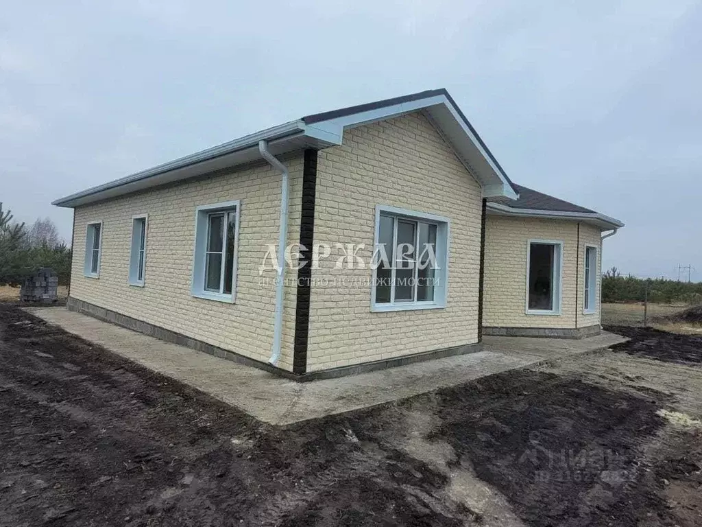 Коттедж в Белгородская область, Старооскольский городской округ, с. ... - Фото 1