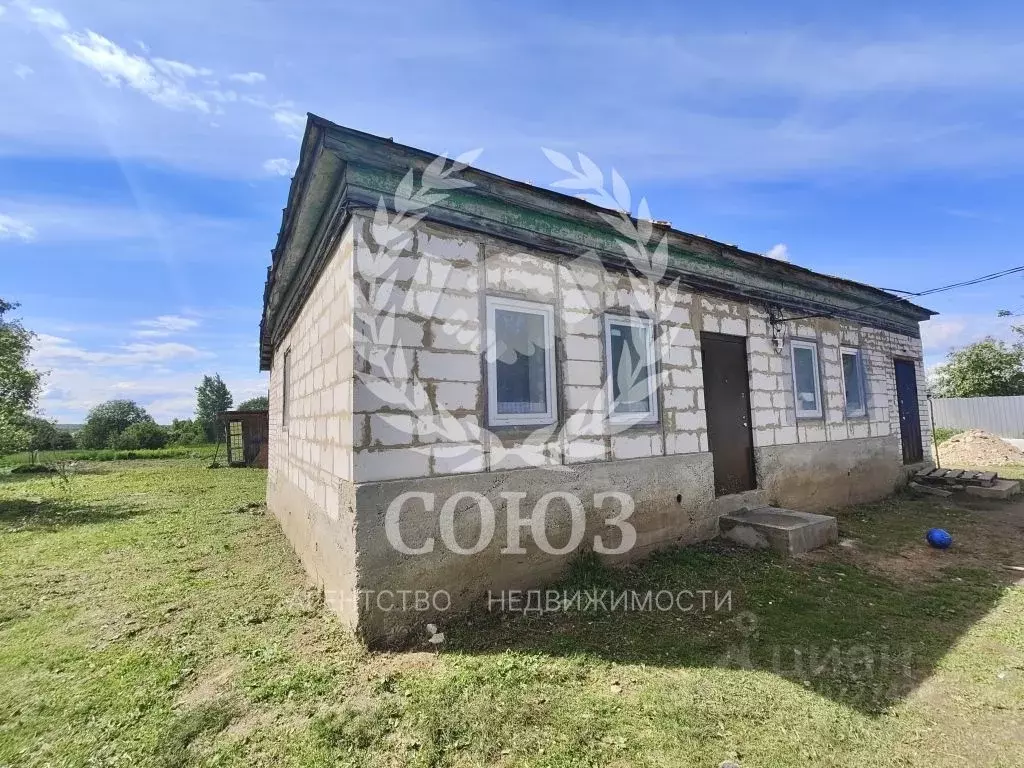 Дом в Калужская область, Дзержинский муниципальный округ, с. Маковцы ... - Фото 1