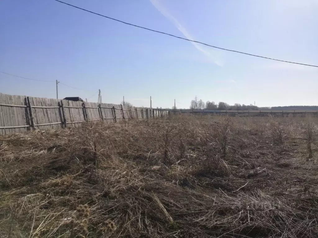 Участок в Свердловская область, Верхнее Дуброво пгт ул. Карла Маркса ... - Фото 0