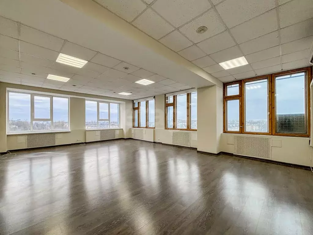 Офис в Псковская область, Псков Октябрьский просп., 56 (50 м) - Фото 1