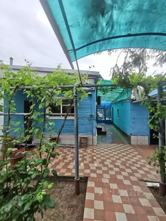 Дом в Астраханская область, Икрянинский район, с. Оранжереи ул. ... - Фото 1