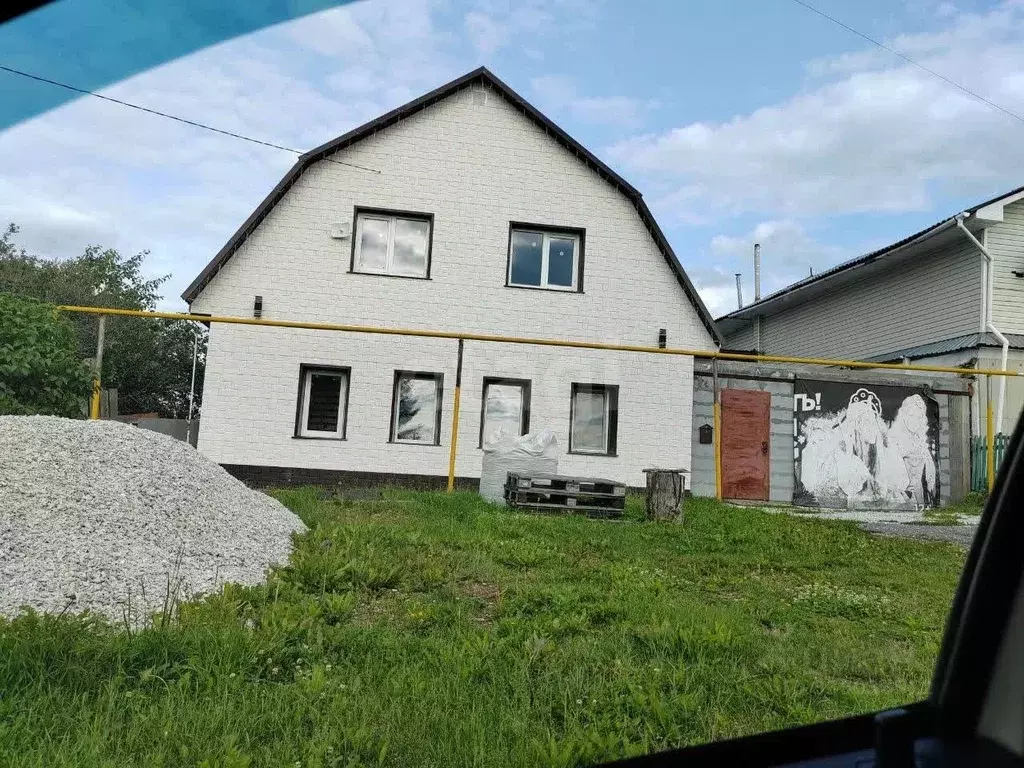Дом в Свердловская область, Полевской ул. Кикура, 70 (50 м) - Фото 1